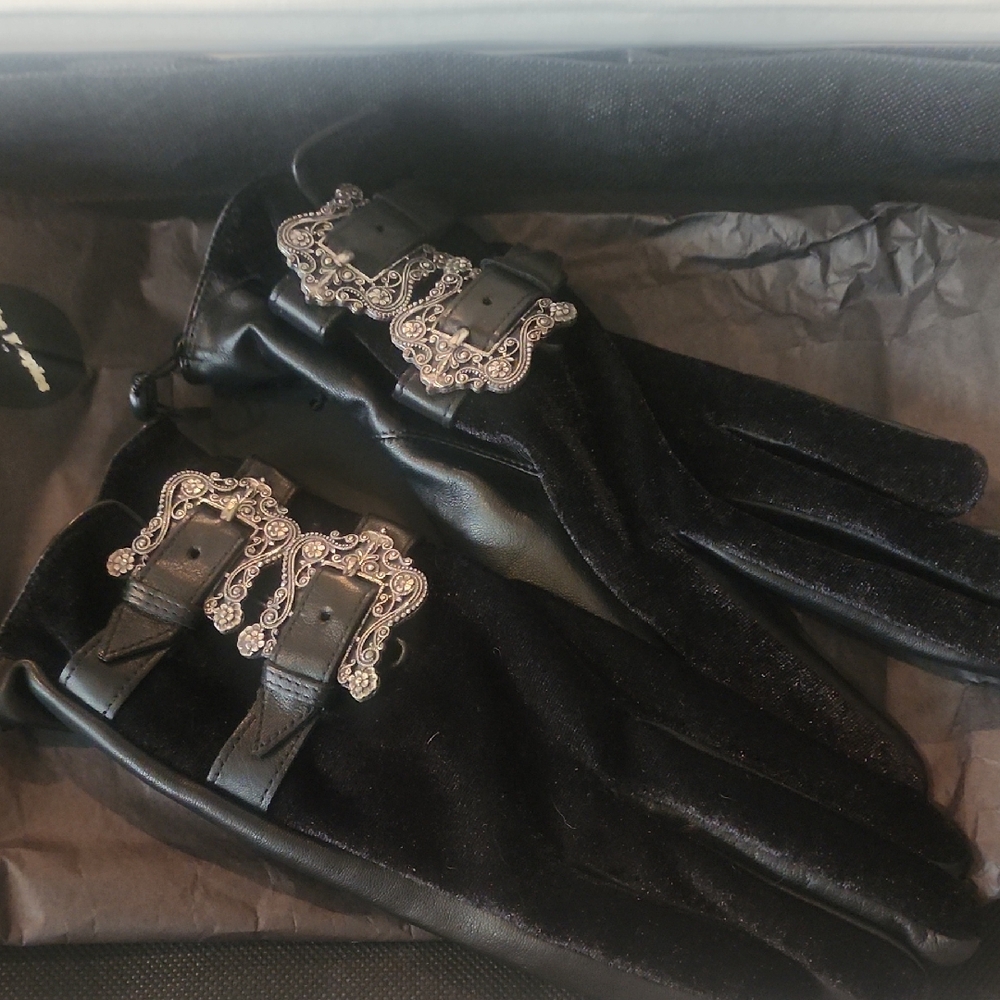 NWT The Kooples Black Leather & Velvet Buckle Gloves Ltd Edition Rare Find
